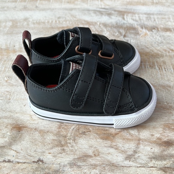 Converse Chuck Taylor All Star 2V Sneakers {Blk/Brn} 4 - Picture 4 of 10